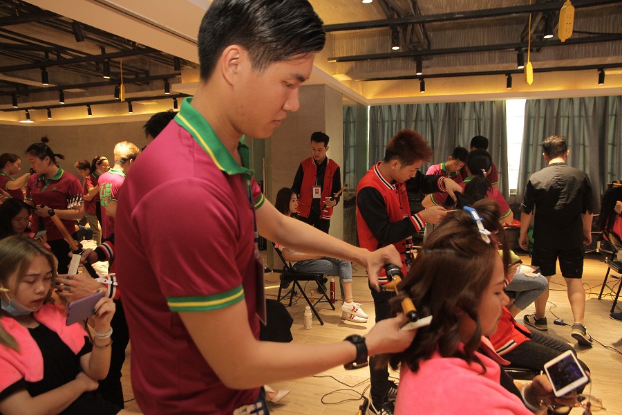 超適合圓臉、方臉的發(fā)型！