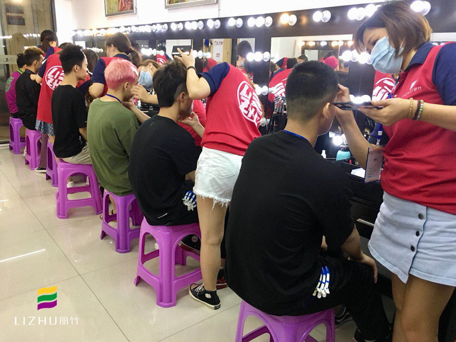 一招解決所有化妝步驟和技法！