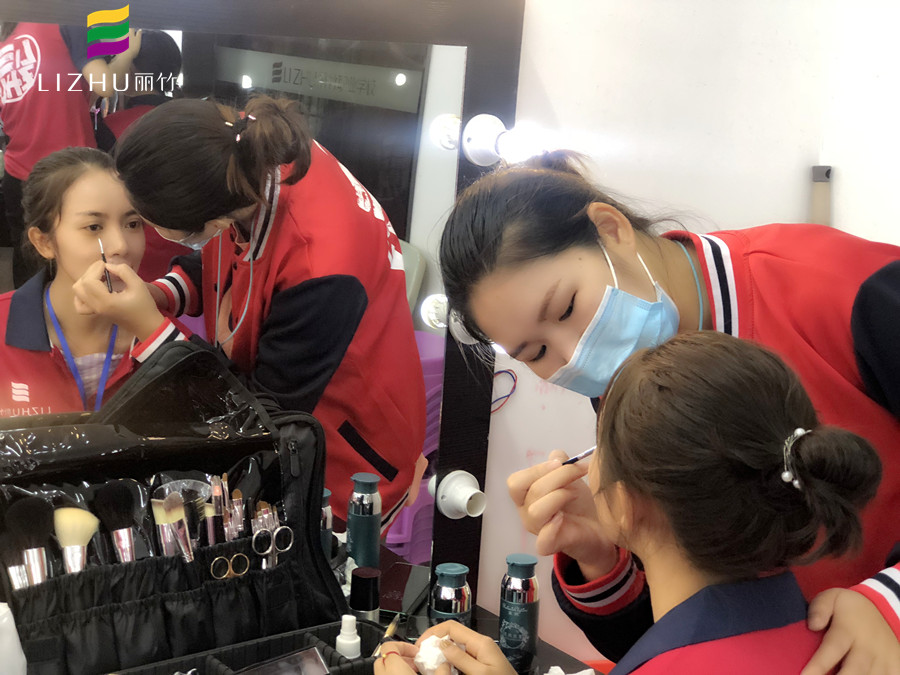 斬男色自然裸妝！