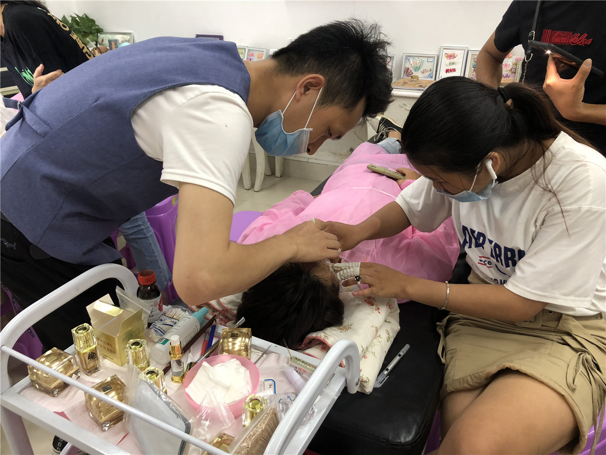 南寧紋繡學(xué)校告訴你為什么你的眉毛看起來不好看