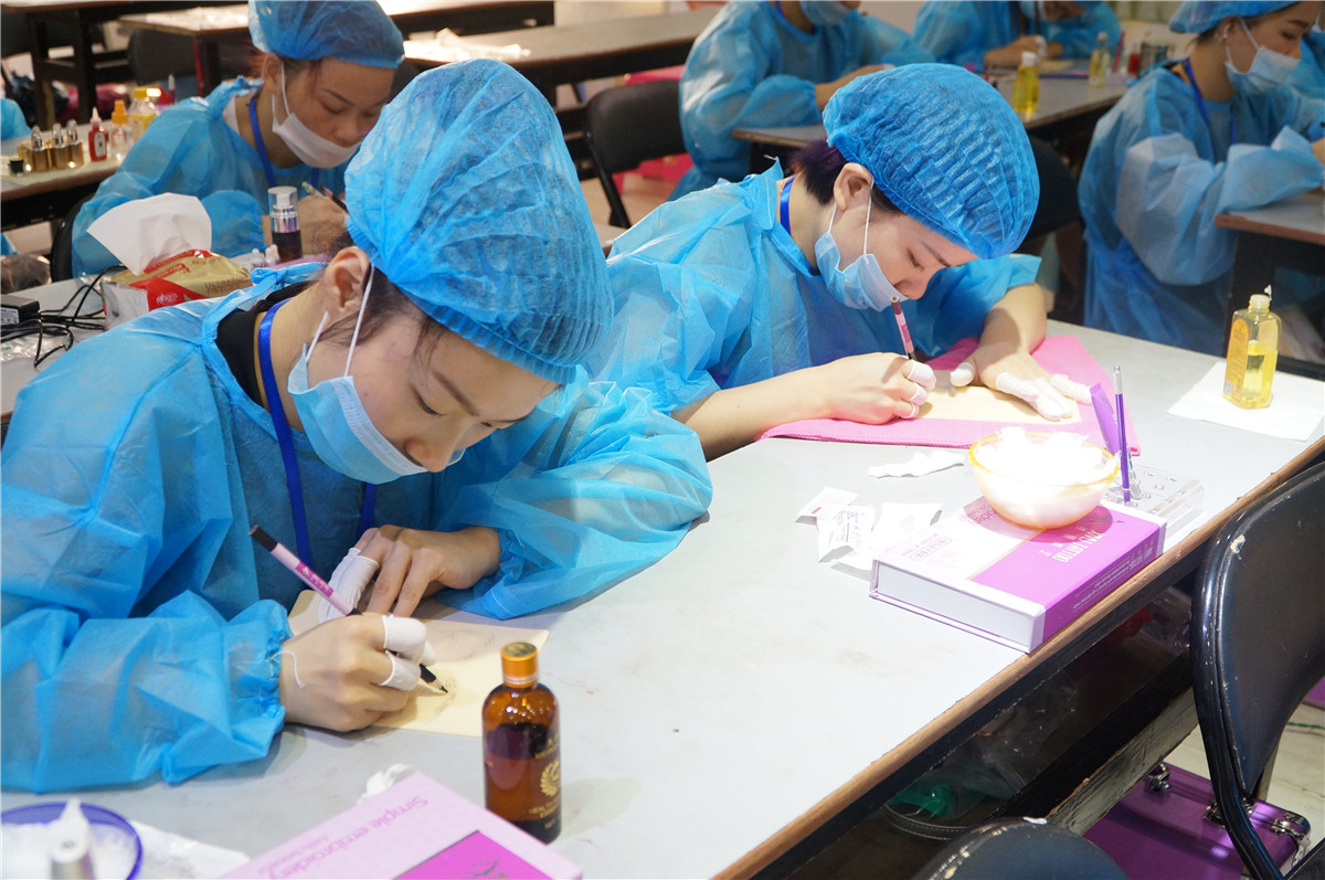 紋眉師是怎么養(yǎng)成的？南寧紋眉培訓(xùn)學(xué)校告訴你