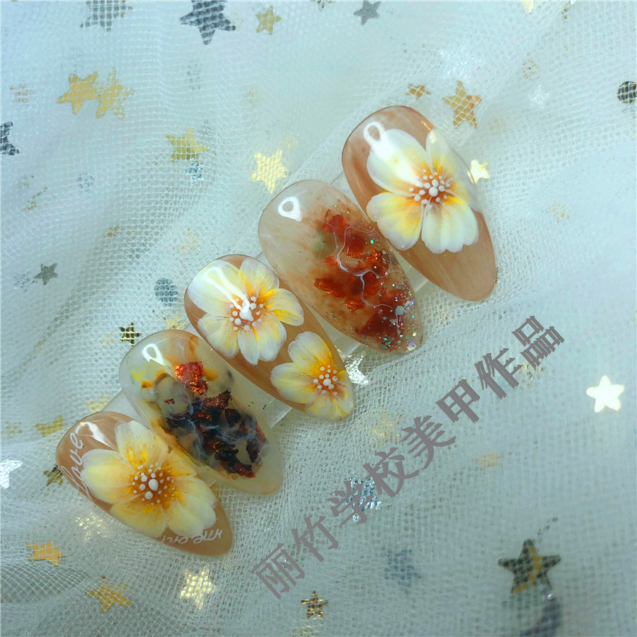 南寧學美甲的培訓學校課程：什么是縮膠？