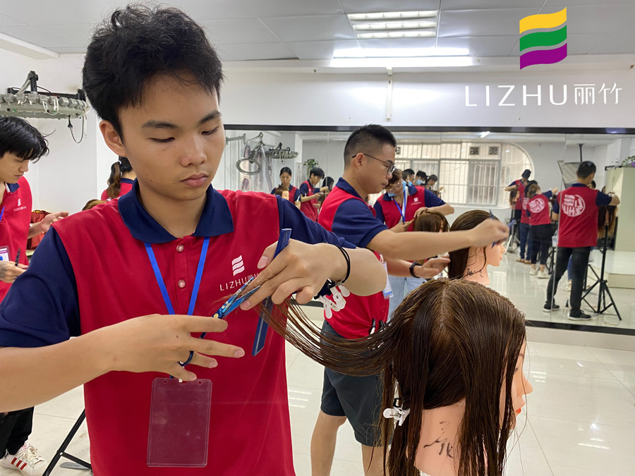 哪些人群需要打薄頭發(fā)？南寧學(xué)美發(fā)的學(xué)校為你解答