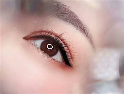 想知道紋美瞳線的技巧？到廣西紋繡培訓中心學