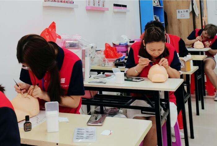 南寧美睫培訓(xùn)學(xué)校，學(xué)專(zhuān)業(yè)美睫技術(shù)