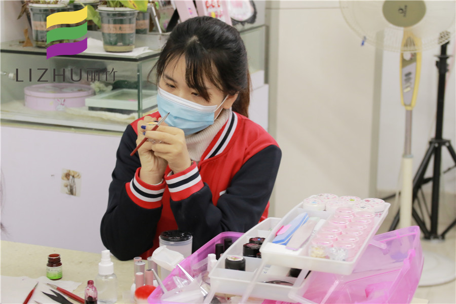 南寧美甲學(xué)校學(xué)子感言：因為專業(yè)，所以我又“加報”了