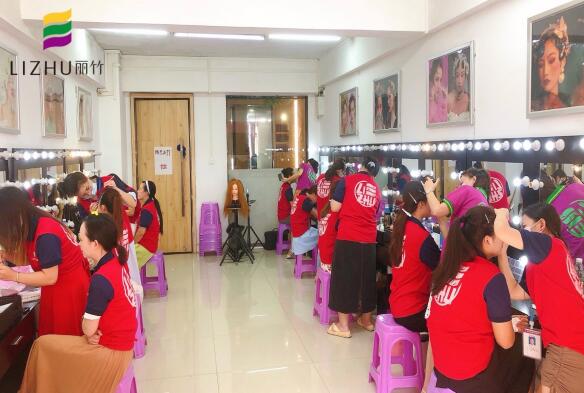 動(dòng)手對(duì)于化妝的重要性，南寧排名前十化妝學(xué)校告訴你