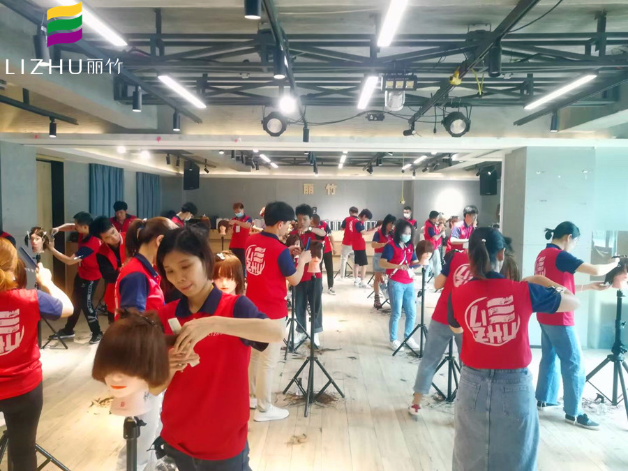 廣西學(xué)美發(fā)有前途嗎？歡迎到麗竹美發(fā)學(xué)校找答案