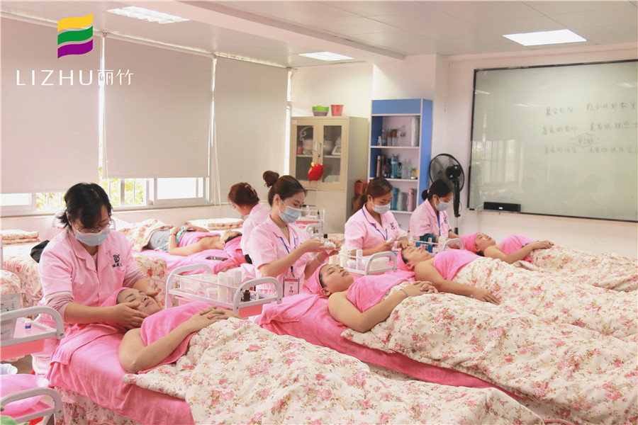 美容護膚貼士，和南寧口碑的好美容學校學習