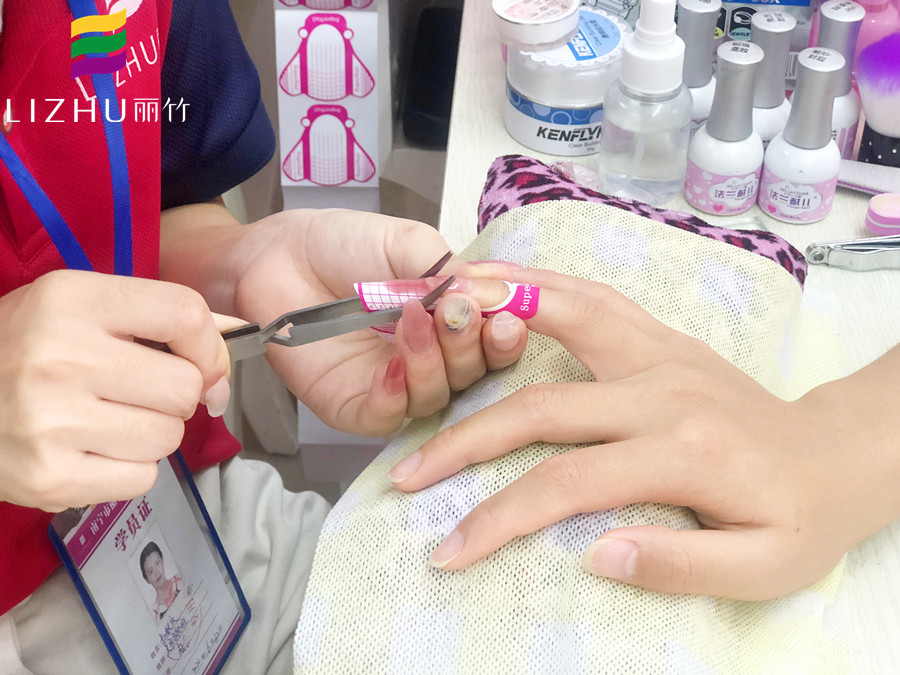 送你光療延長(zhǎng)甲愛教程，讓你知道南寧哪里教的美甲技術(shù)好