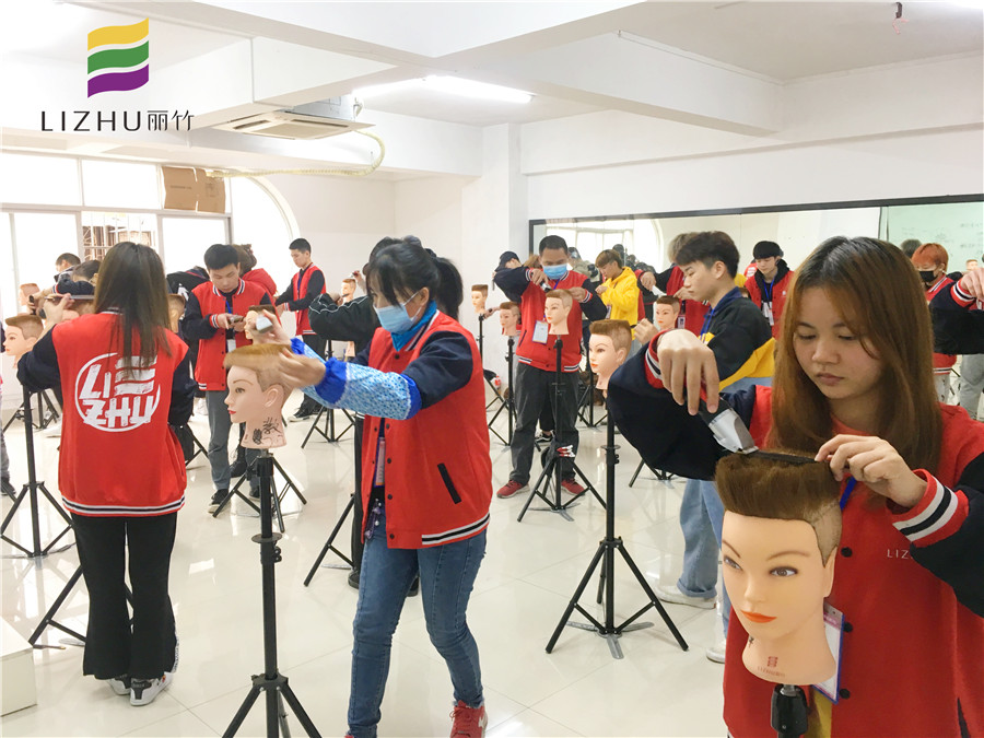 剪平頭的流程？南寧美發(fā)培訓(xùn)機(jī)構(gòu)總結(jié)好了