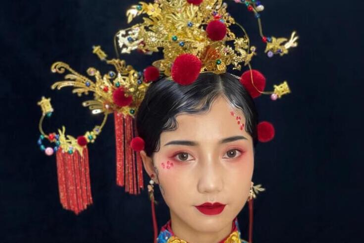 中式新娘造型，廣西彩妝造型學(xué)校作品