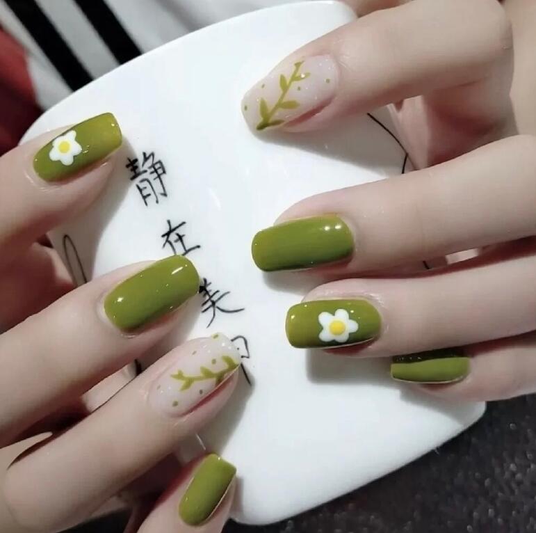 牛油果綠色美甲，和廣西美甲學(xué)習(xí)中心get起來