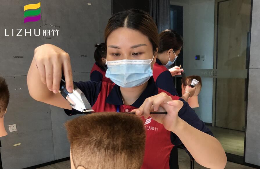 理發(fā)器的使用方法，南寧正規(guī)美發(fā)學(xué)習(xí)教你