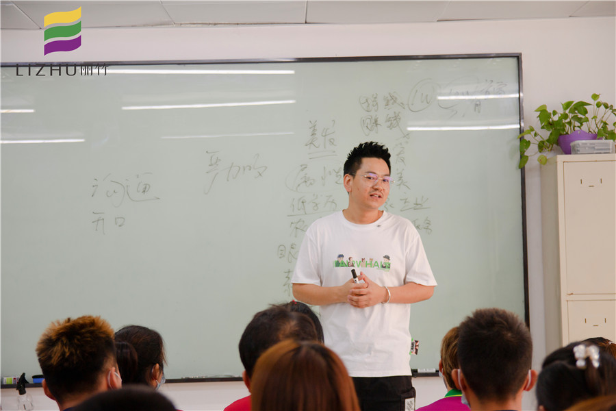 廣西美發(fā)學(xué)校哪家包工作？來(lái)麗竹美發(fā)就業(yè)宣講會(huì)吧