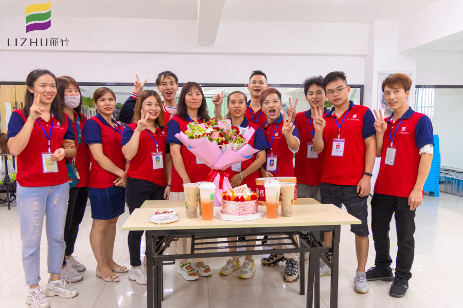 師恩難忘！南寧美發(fā)學(xué)校舉行畢業(yè)聚會(huì)