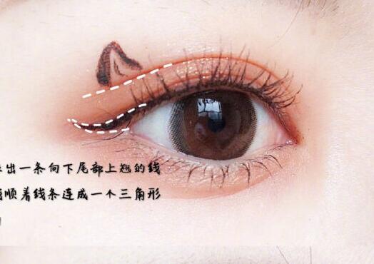 日常眼線快速畫(huà)法，南寧學(xué)化妝的學(xué)校教你