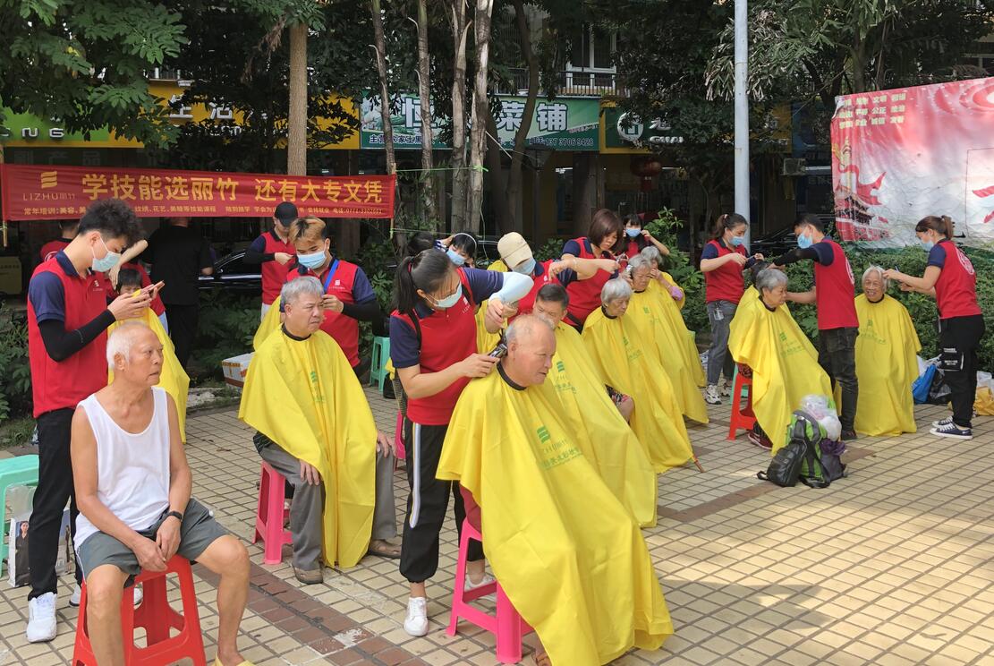 廣西學(xué)美發(fā)的學(xué)校哪家實(shí)踐多？麗竹提供免費(fèi)理發(fā)活動(dòng)