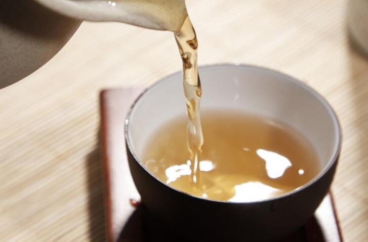 想喝茶養(yǎng)生？南寧美容學(xué)校提醒你4個(gè)注意事項(xiàng)