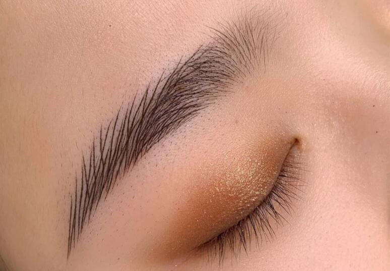 眉頭漸變不自然？南寧紋繡學(xué)習(xí)中心幫你分解