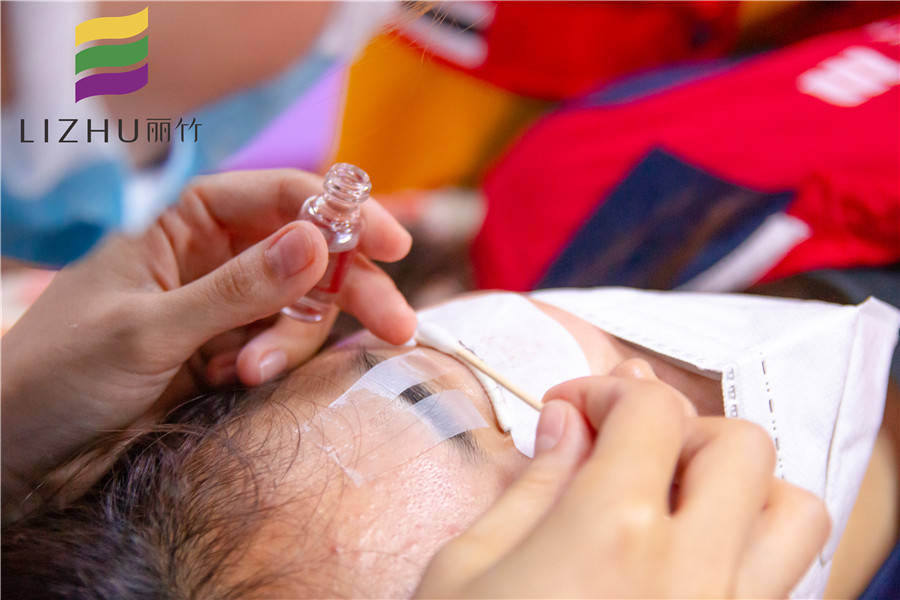 燙睫毛注意事項(xiàng)，南寧美甲美睫培訓(xùn)學(xué)校整理好了