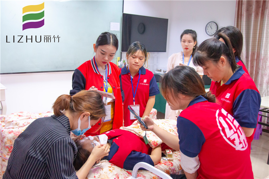 燙睫毛的步驟，廣西美甲美睫培訓(xùn)班演示手法