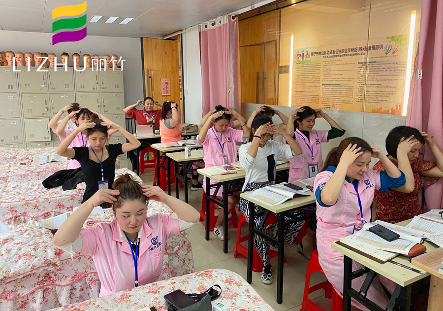 美容學(xué)員如何練習(xí)手法？廣西專業(yè)美容培訓(xùn)給你示范