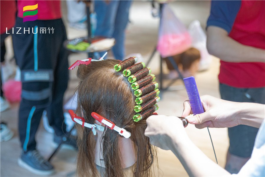 美發(fā)標準杠注意事項，廣西美發(fā)學?？偨Y(jié)好了