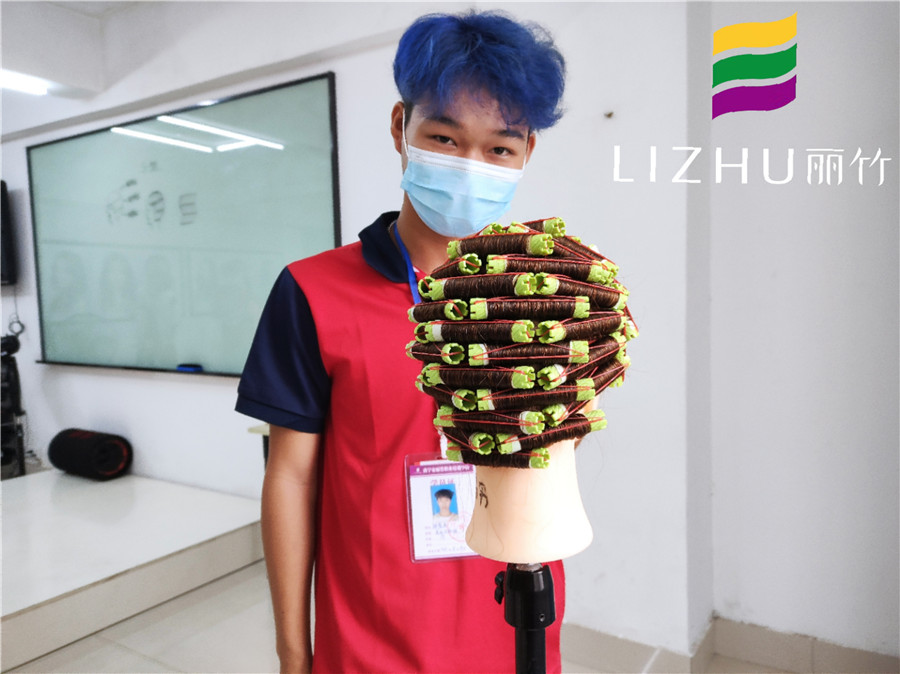 南寧美發(fā)學校學員作品：國際標準杠頭模