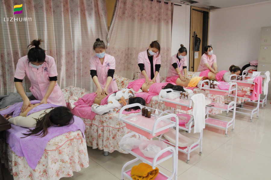 美容師如何練習(xí)自己的手？南寧學(xué)美容教你