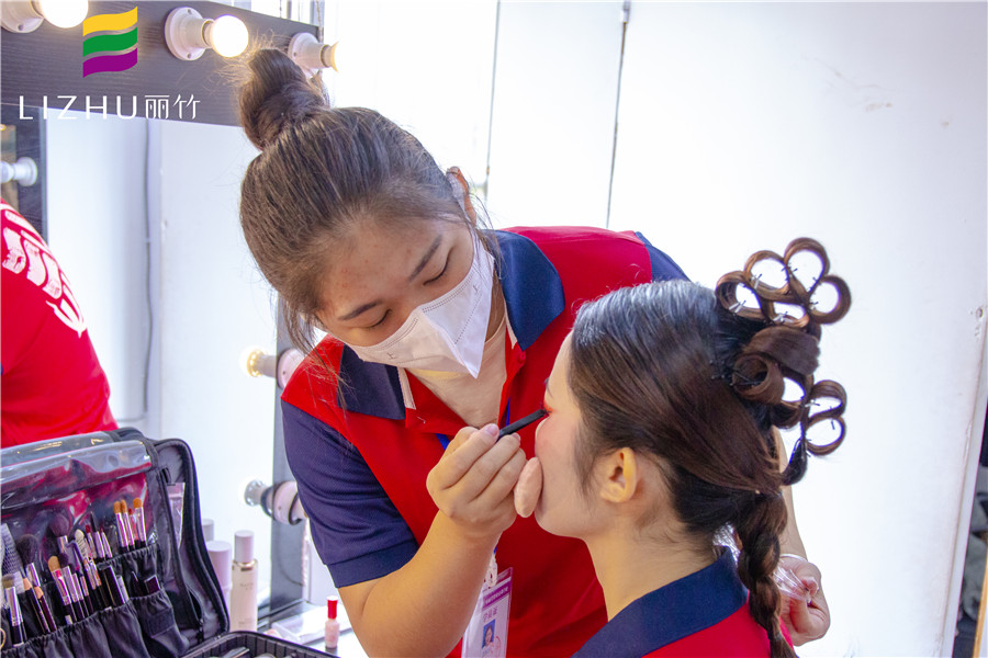 麗竹化妝全能班，實(shí)力展示廣西學(xué)彩妝哪里好