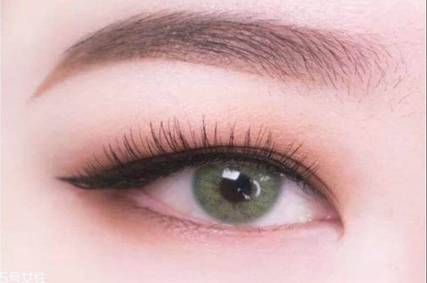 學腫眼泡內雙眼妝教程，看廣西有哪些化妝學校專業(yè)