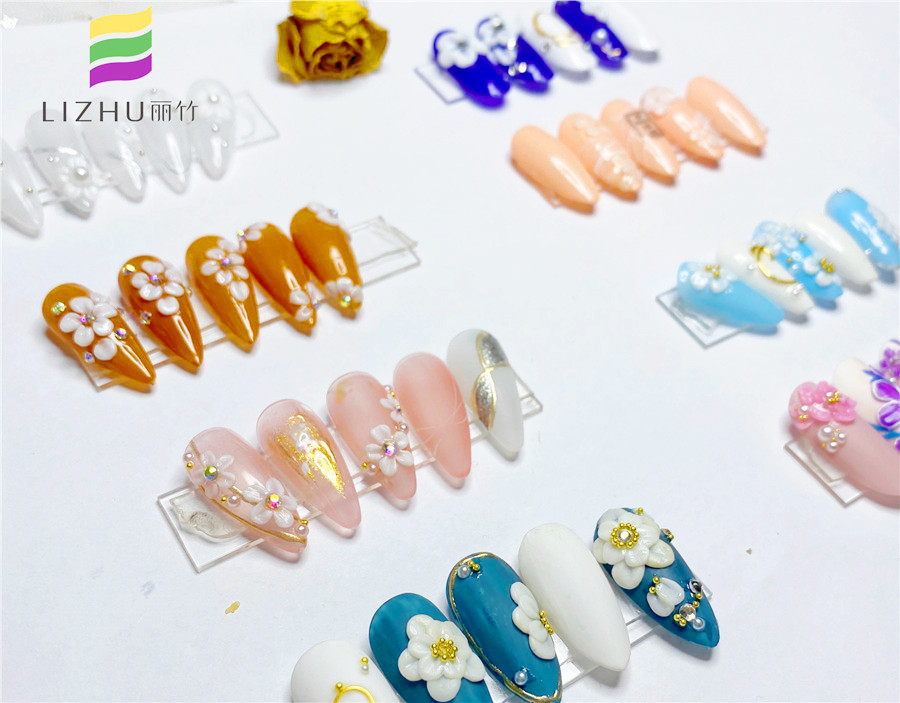 精美雕花美甲作品，告訴你南寧哪里可以學(xué)雕花美甲