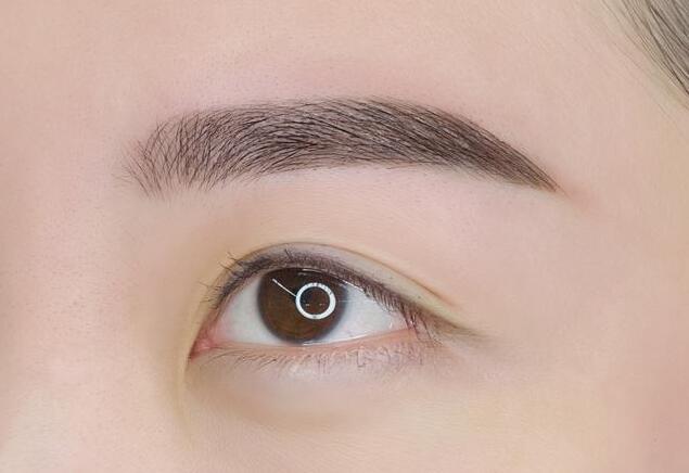 霧眉做完為什么發(fā)紅？南寧專業(yè)紋繡學(xué)校給你解釋