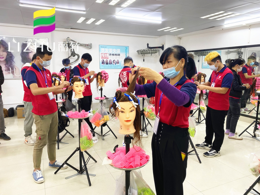 南寧燙發(fā)課堂：美發(fā)卷發(fā)筒怎么用？