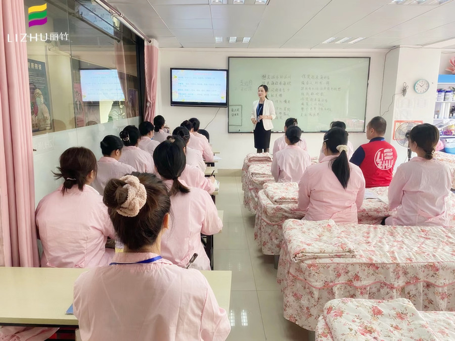 美容培訓(xùn)，來廣西專業(yè)美容培訓(xùn)學(xué)校