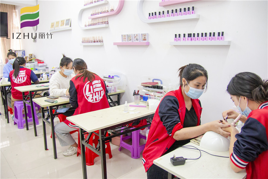 南寧美甲培訓(xùn)學(xué)校基礎(chǔ)班升班考核