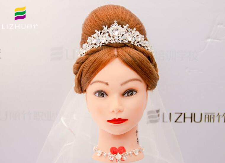 “赫本頭”編發(fā)，南寧教編發(fā)哪家學(xué)校好？