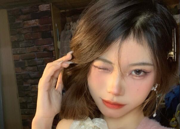 如何修飾大鼻頭？南寧教彩妝的機(jī)構(gòu)分享教程