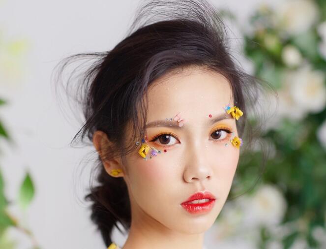 方型臉如何畫(huà)新娘妝？廣西南寧化妝學(xué)校教你