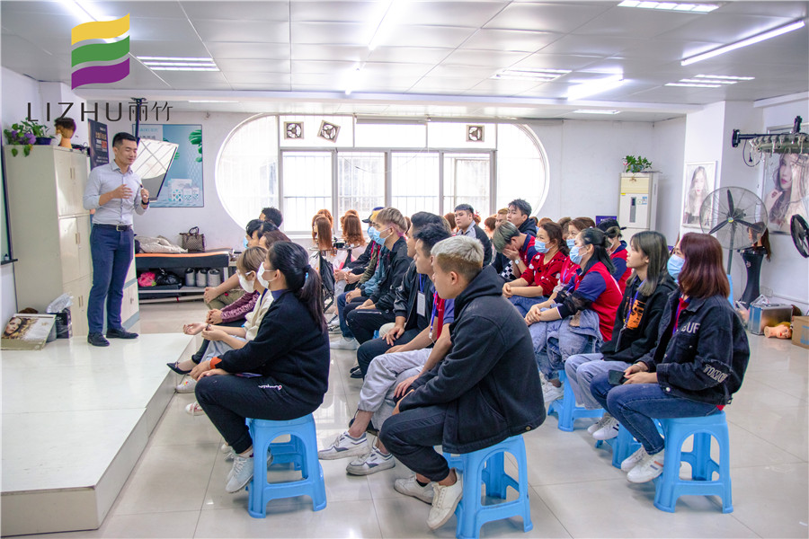 廣西學(xué)美發(fā)好找工作嗎？來(lái)看麗竹學(xué)校就業(yè)宣講會(huì)