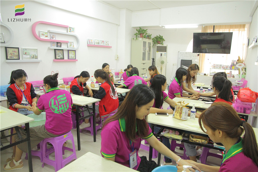 為什么要做手部護理？廣西排名前十美容學校把你解惑