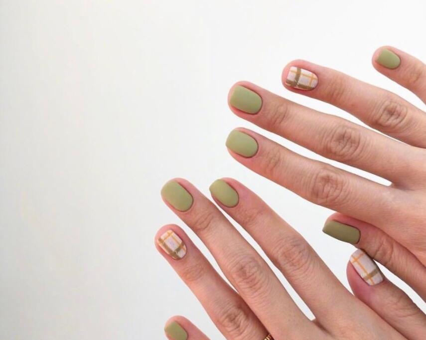 極簡(jiǎn)風(fēng)美甲圖片欣賞 |  廣西美甲師培訓(xùn)學(xué)校