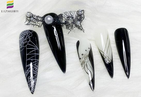 黑色蕾絲美甲，廣西美甲師培訓(xùn)班學(xué)員作品