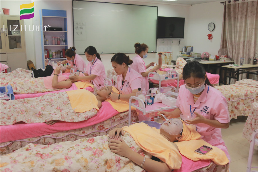 廣西美容護(hù)膚資訊：怎樣減少皺紋的生長？