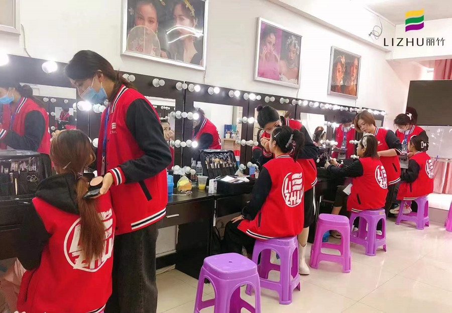 南寧化妝學(xué)校怎么招生？來麗竹化妝學(xué)校看看就知道了