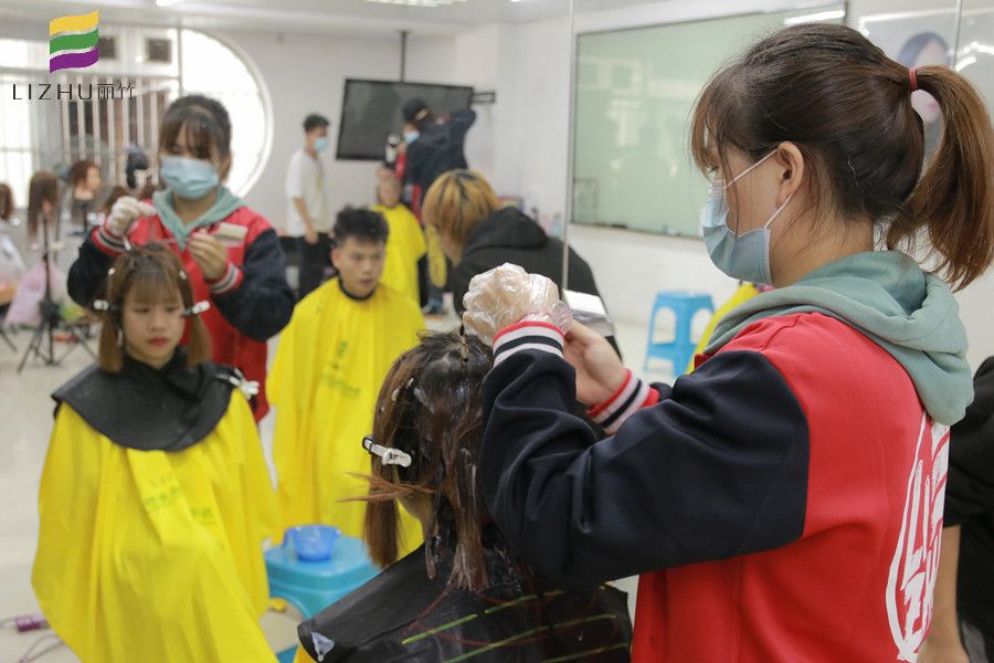 南寧燙染技術可以去哪里進修？麗竹燙染培訓班歡迎你