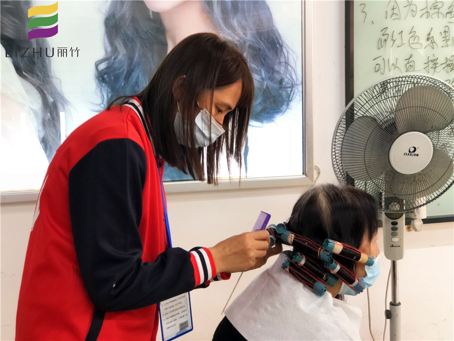 評判染發(fā)的四個標(biāo)準(zhǔn)，廣西學(xué)美發(fā)的正規(guī)學(xué)校