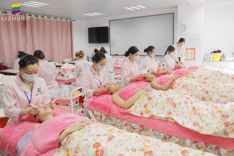 面部撥筋的特色，南寧美容實(shí)訓(xùn)項(xiàng)目