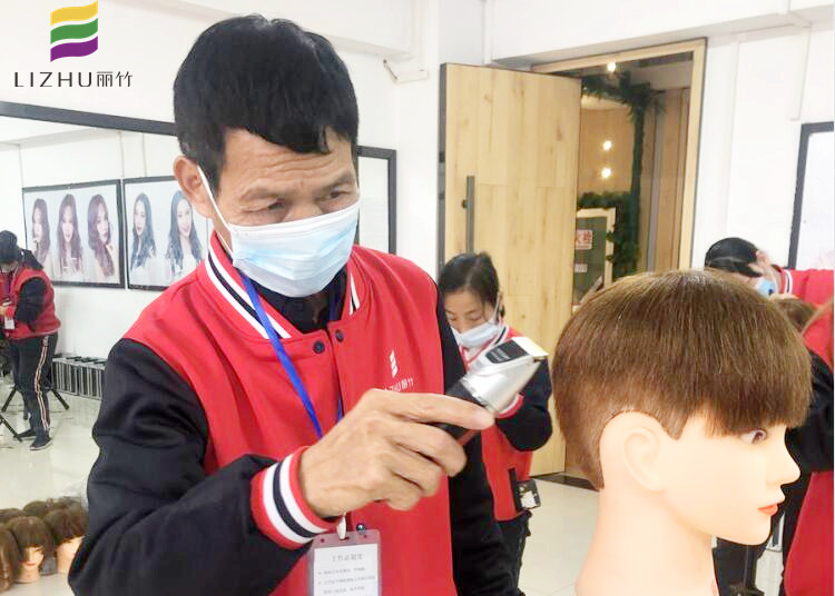 美發(fā)教學(xué)：南寧美發(fā)學(xué)校哪家有實(shí)力？